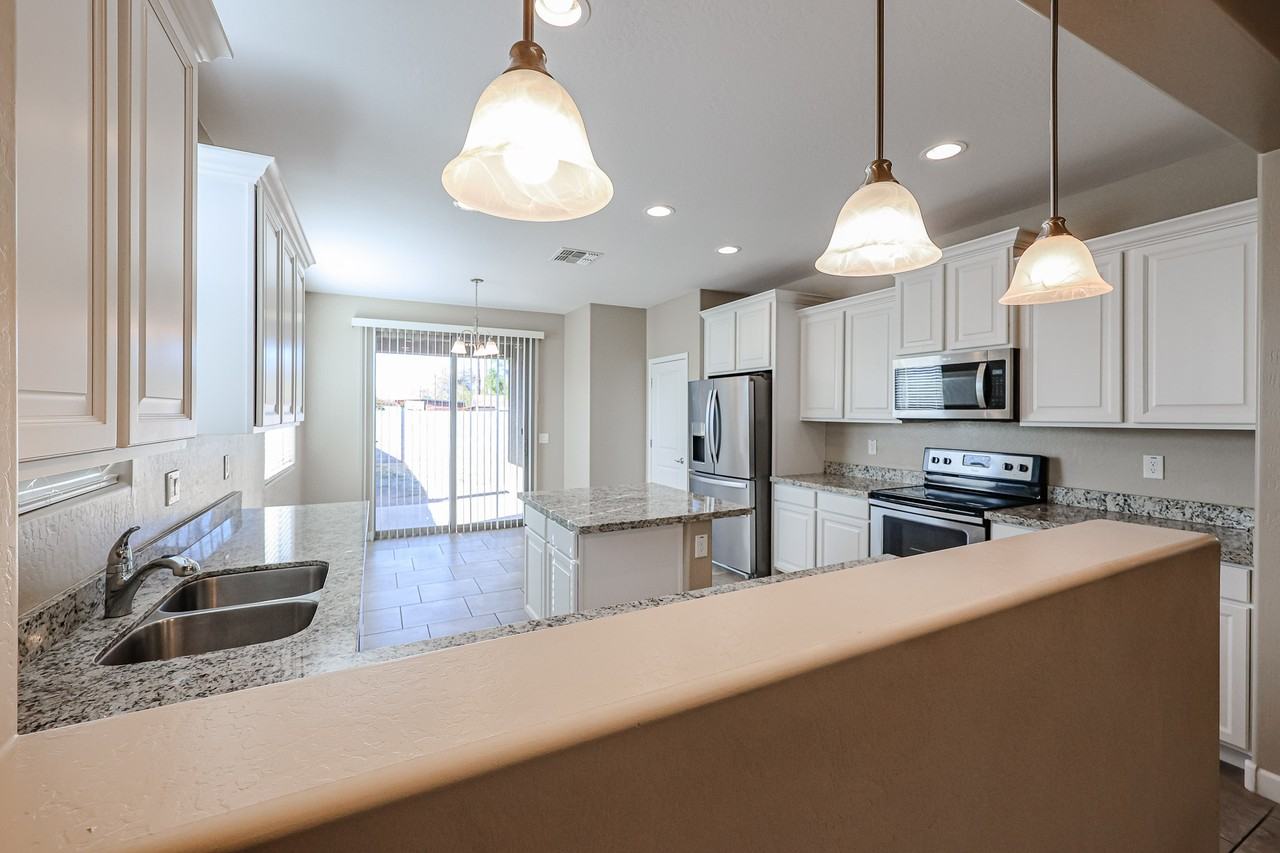 7526 S 28th Pl - Photo 7 of 24