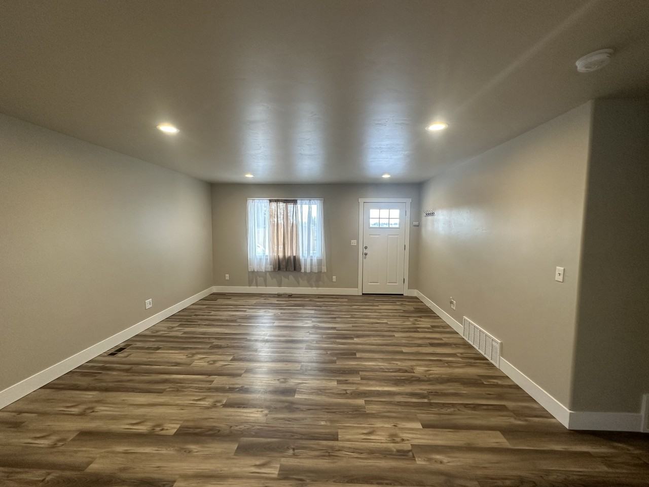 1227 Rose Xing - Photo 2 of 19