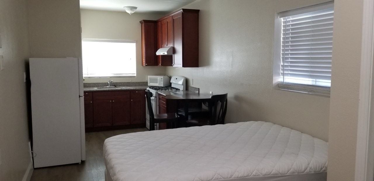 556A Stoneford Ave - Photo 2 of 7