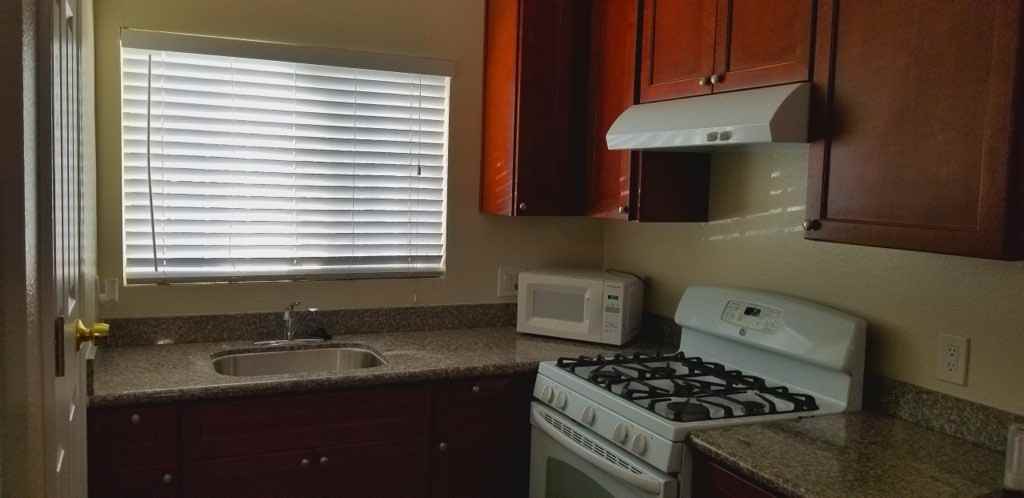 556A Stoneford Ave - Photo 3 of 7