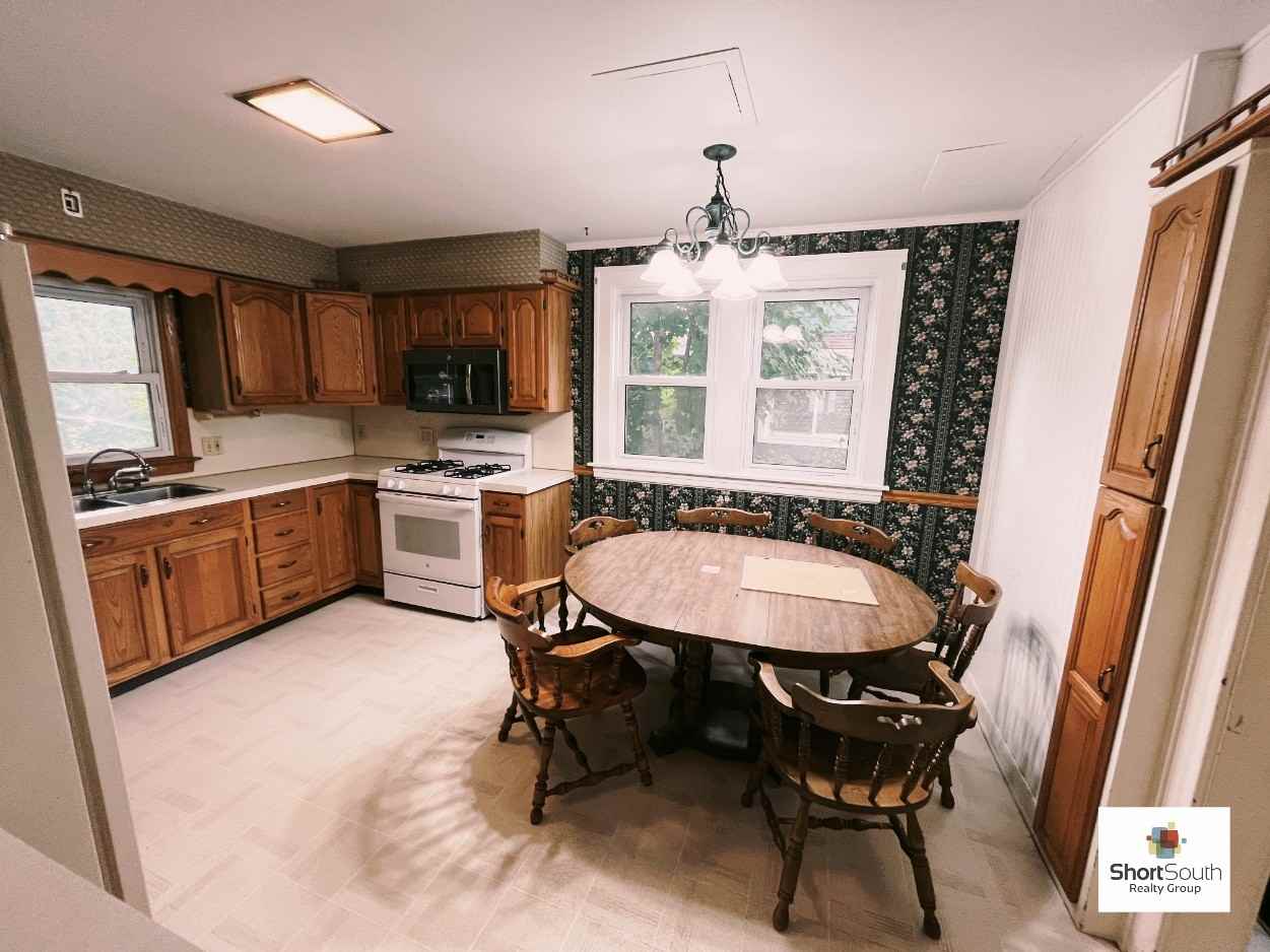 1117 Dayton St Sw - Photo 3 of 18