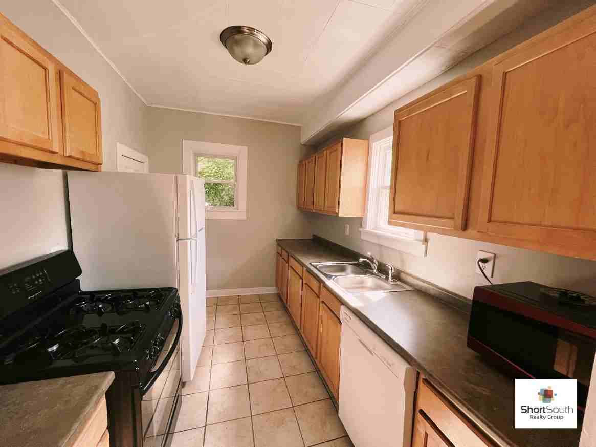 812 California St Nw - Photo 3 of 13