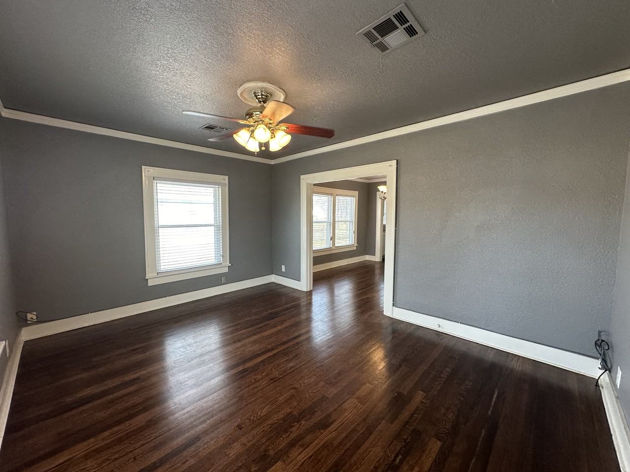 223 S Evanston Ave - Photo 2 of 18