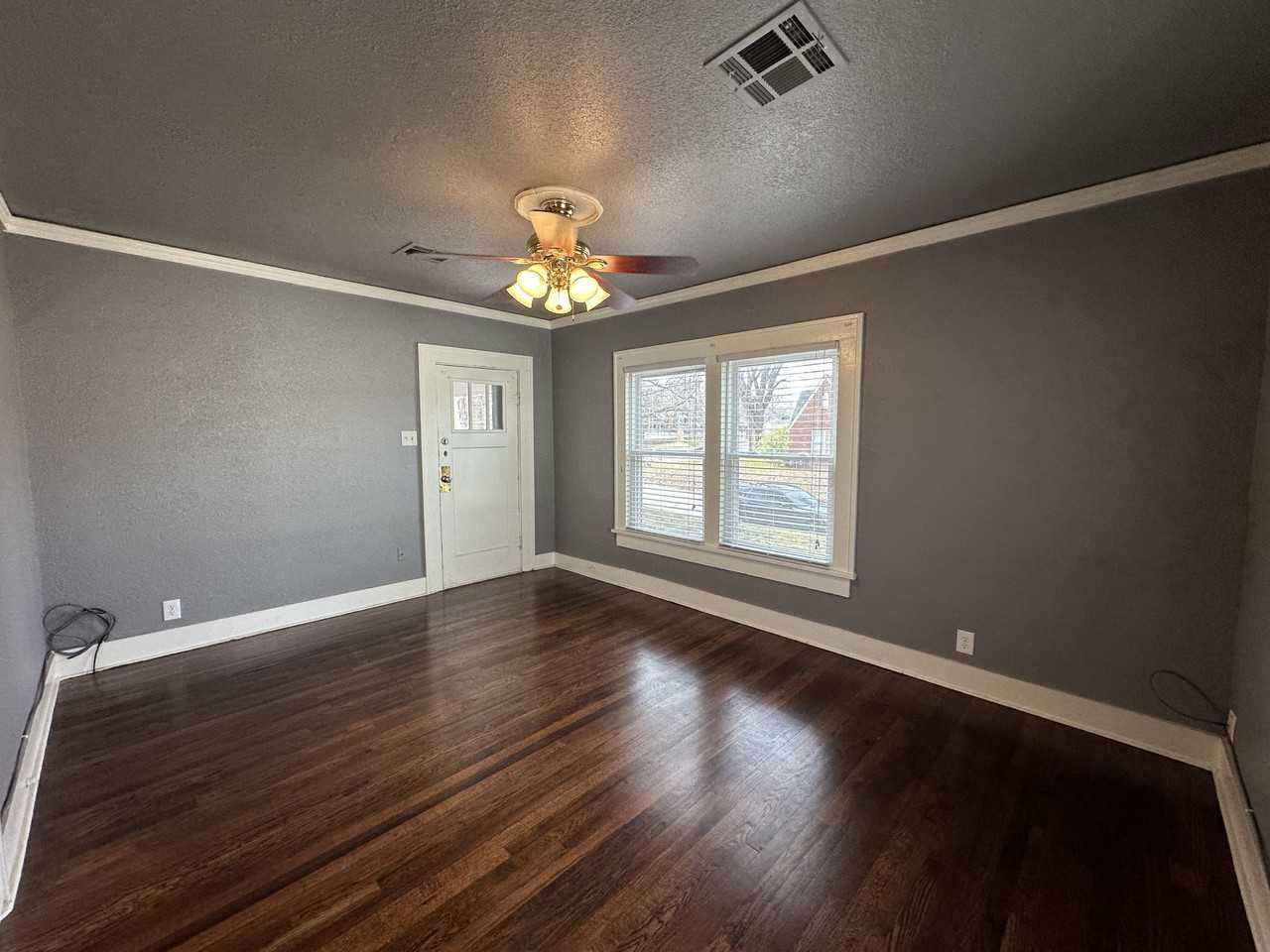 223 S Evanston Ave - Photo 3 of 18