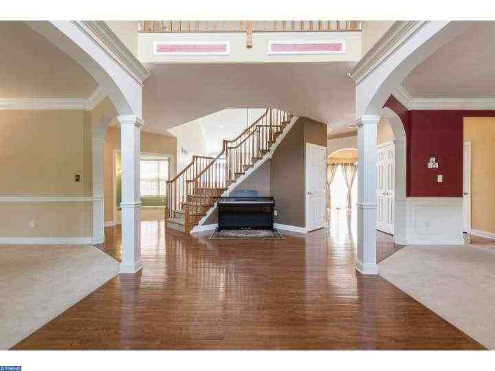 218 Honey Locust Dr - Photo 2 of 25