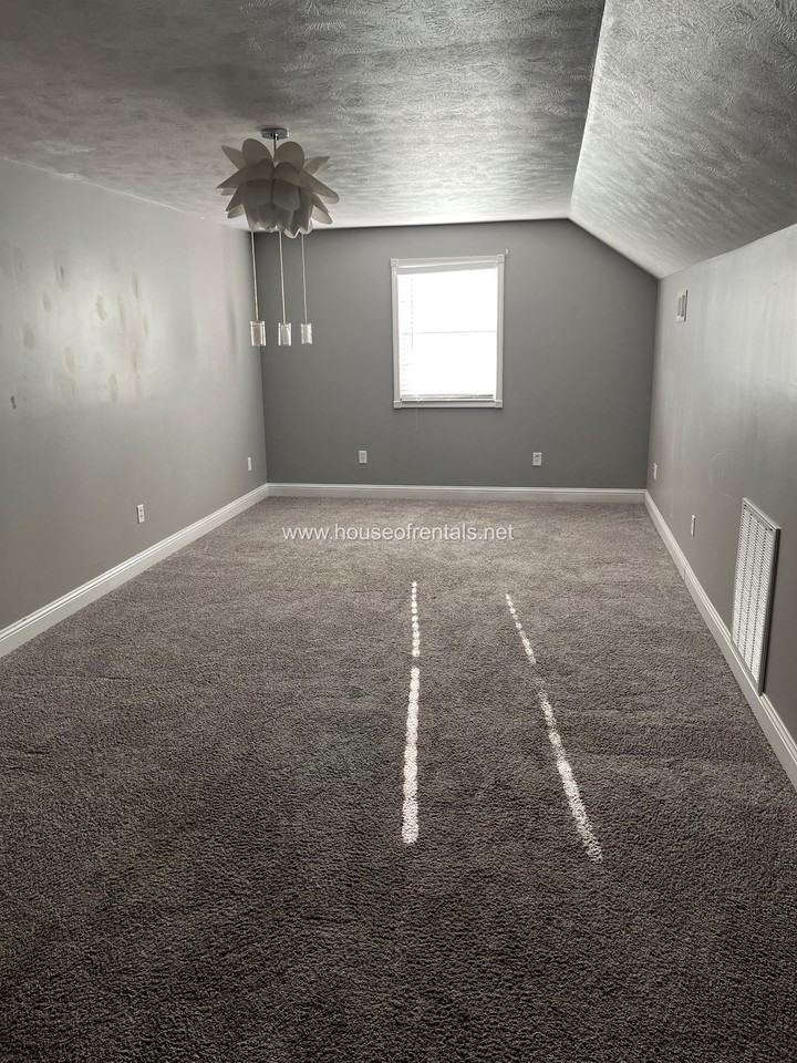 305 South Mcvicker Drive #1 - Photo 3 of 11