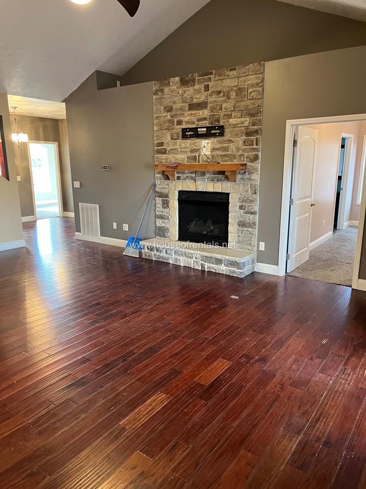 305 South Mcvicker Drive #1 - Photo 6 of 11