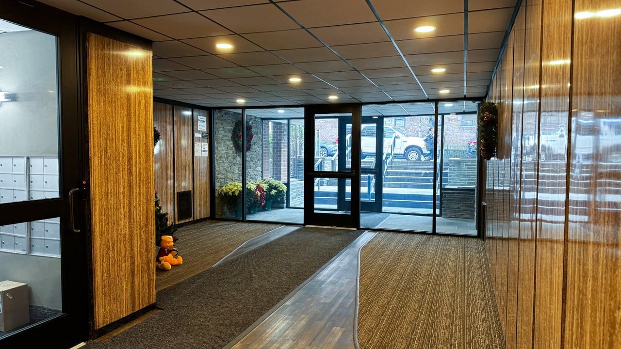 13777 45th Ave - Photo 2 of 4