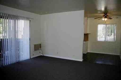 931 Ravenscourt Ave #3 - Photo 3 of 6