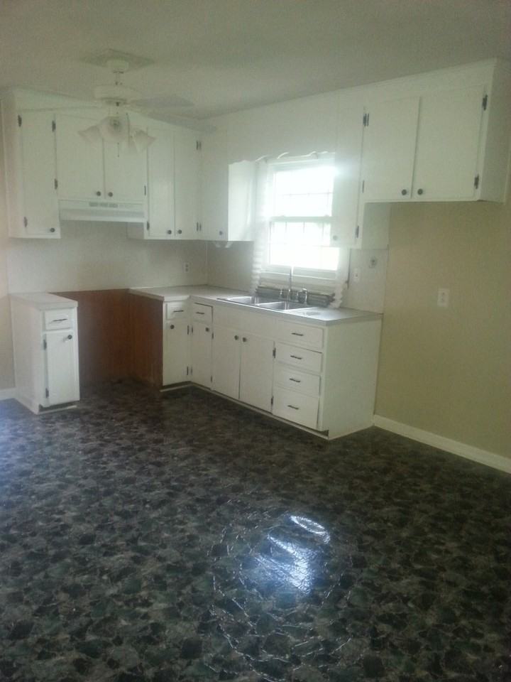 709 N Willow St - Photo 3 of 17