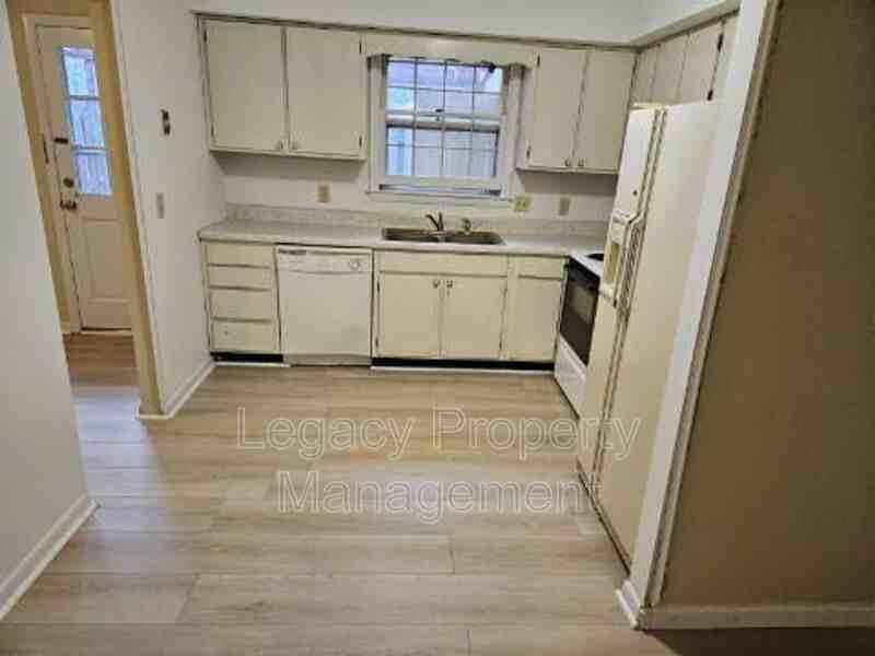 514 Peele St #C - Photo 2 of 17