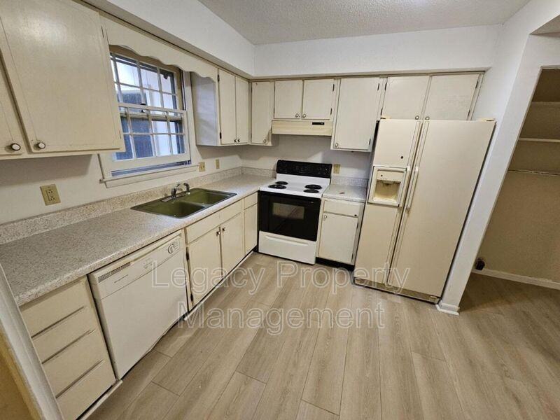 514 Peele St #C - Photo 3 of 17