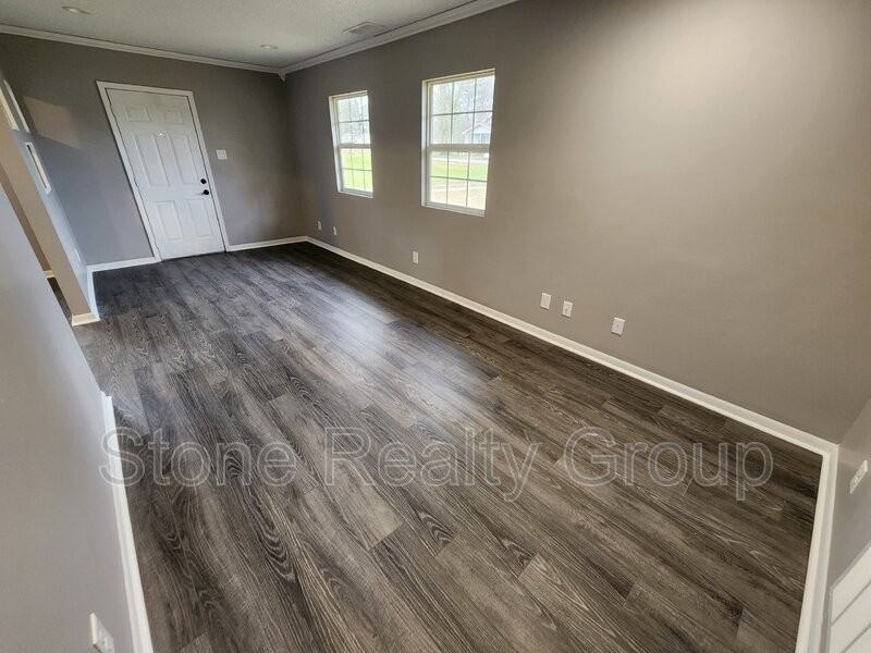 902 E Marley Dr - Photo 2 of 11