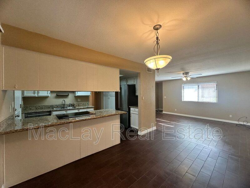 963 N Revere - Photo 3 of 26