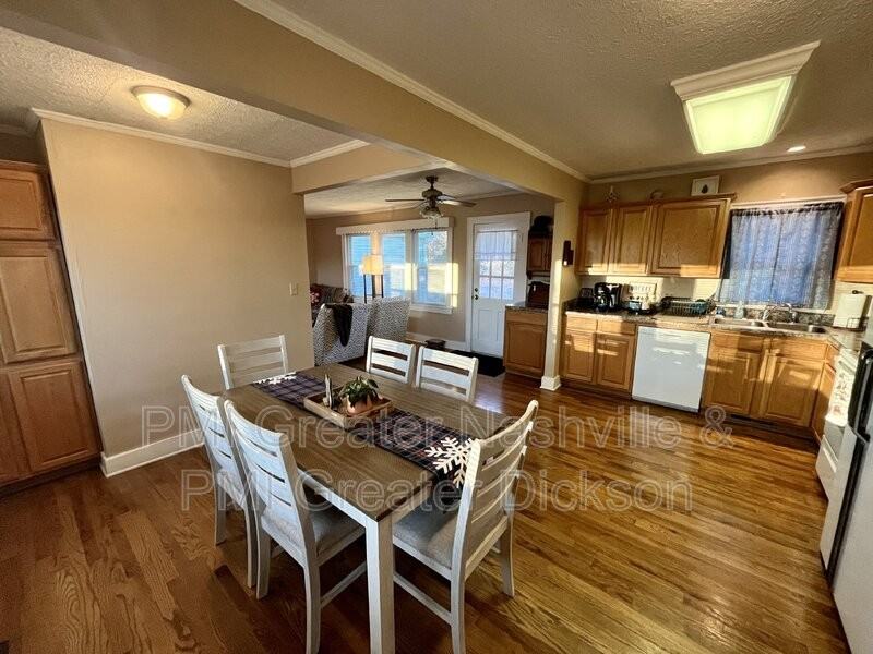 102 Park Circle Dr - Photo 2 of 11