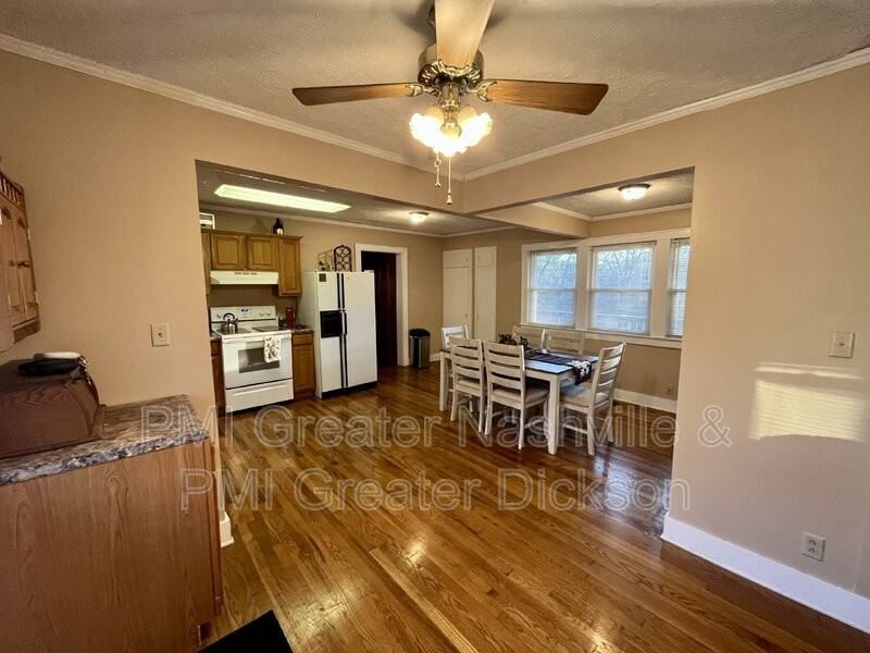 102 Park Circle Dr - Photo 3 of 11