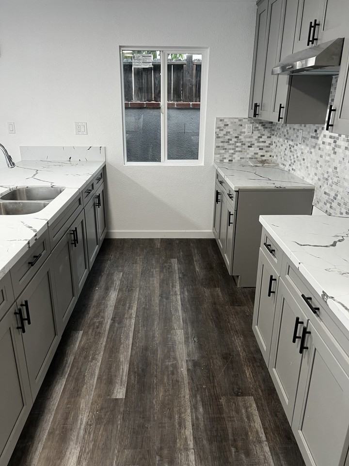 2116 Zoe Avenue - Photo 3 of 18