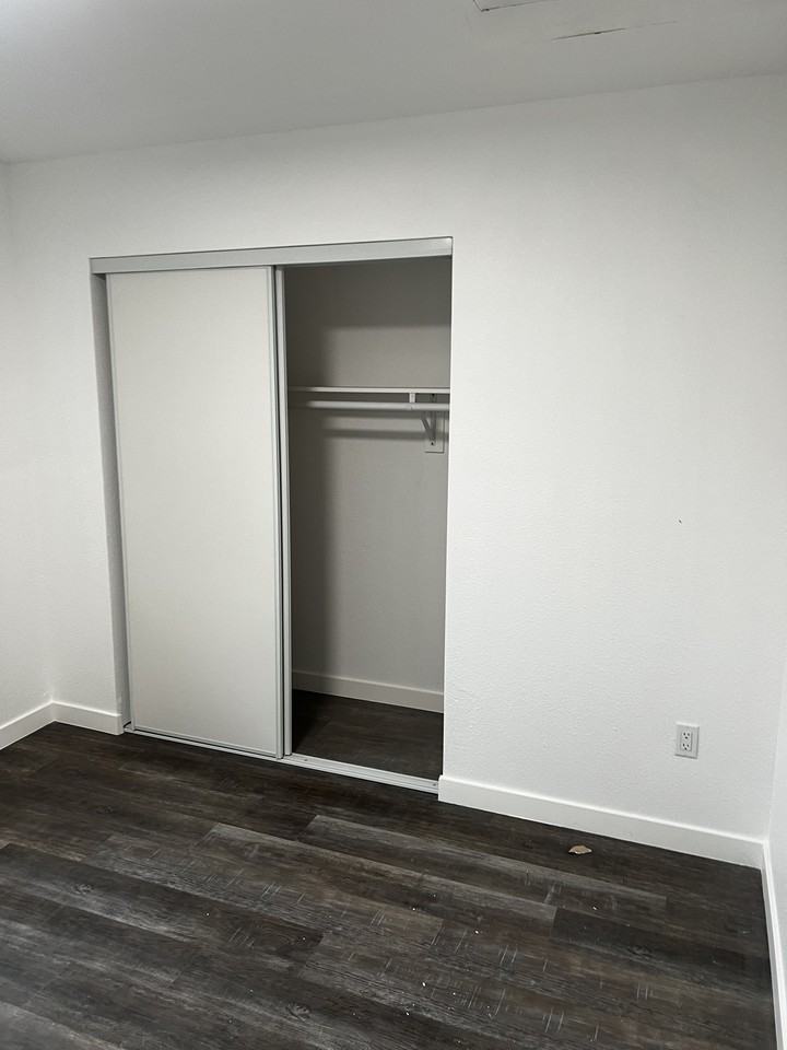 2116 Zoe Avenue - Photo 7 of 18