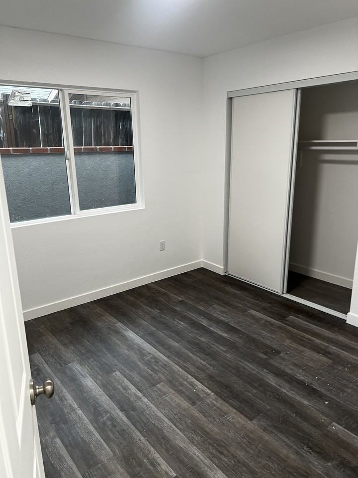 2116 Zoe Avenue - Photo 6 of 18