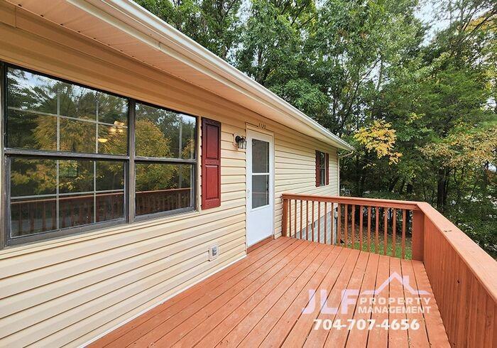 1120 Elm St - Photo 3 of 24