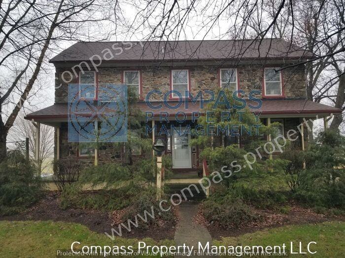 493 N Manor Rd - Photo 2 of 22