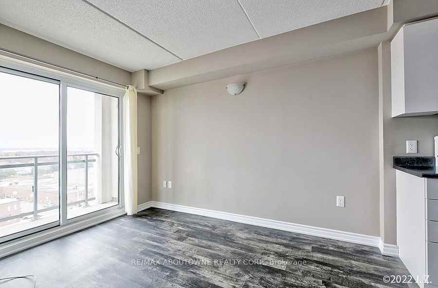 716 Main Street East #912 - Photo 6 of 13