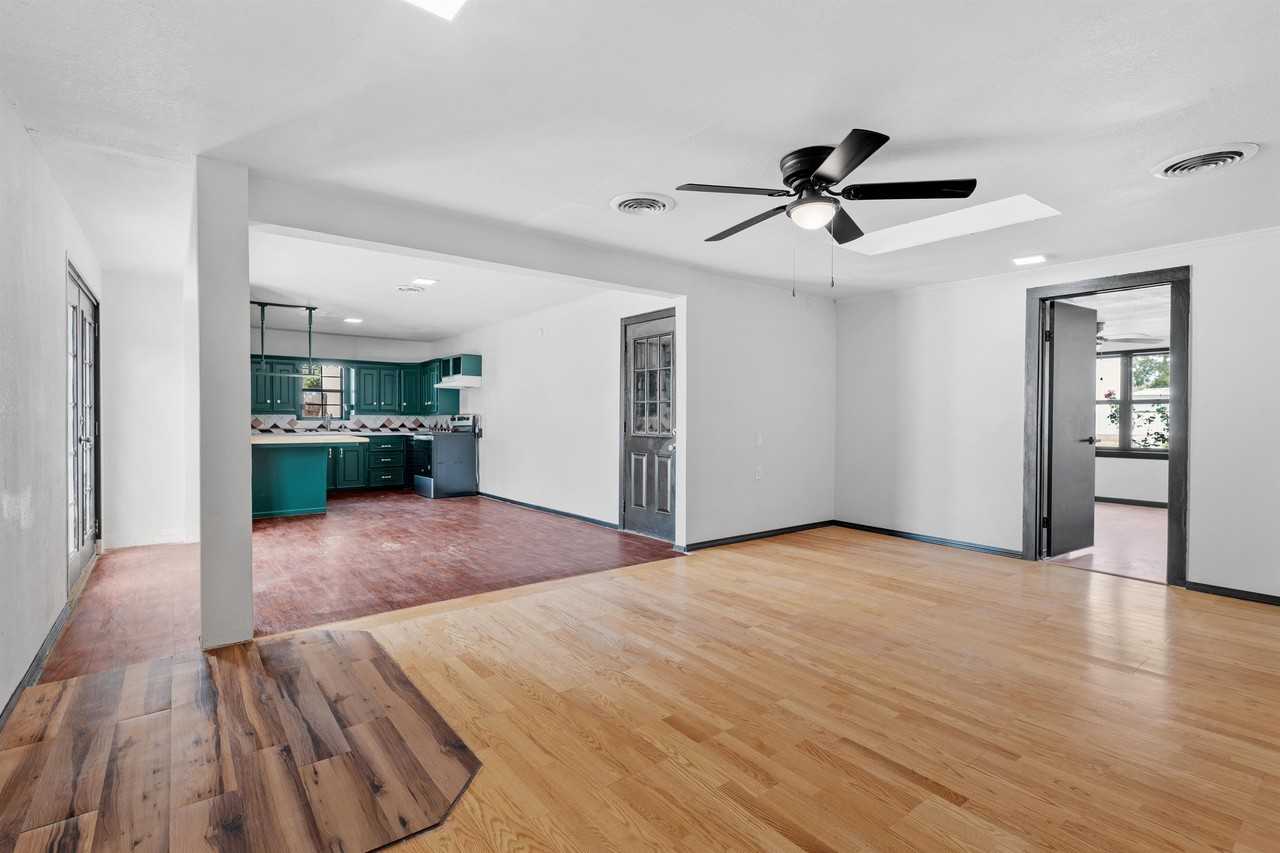 216 S Avenue D #1 - Photo 5 of 11