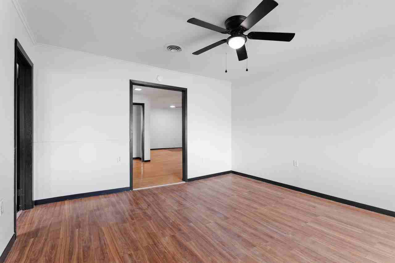 216 S Avenue D #1 - Photo 6 of 11