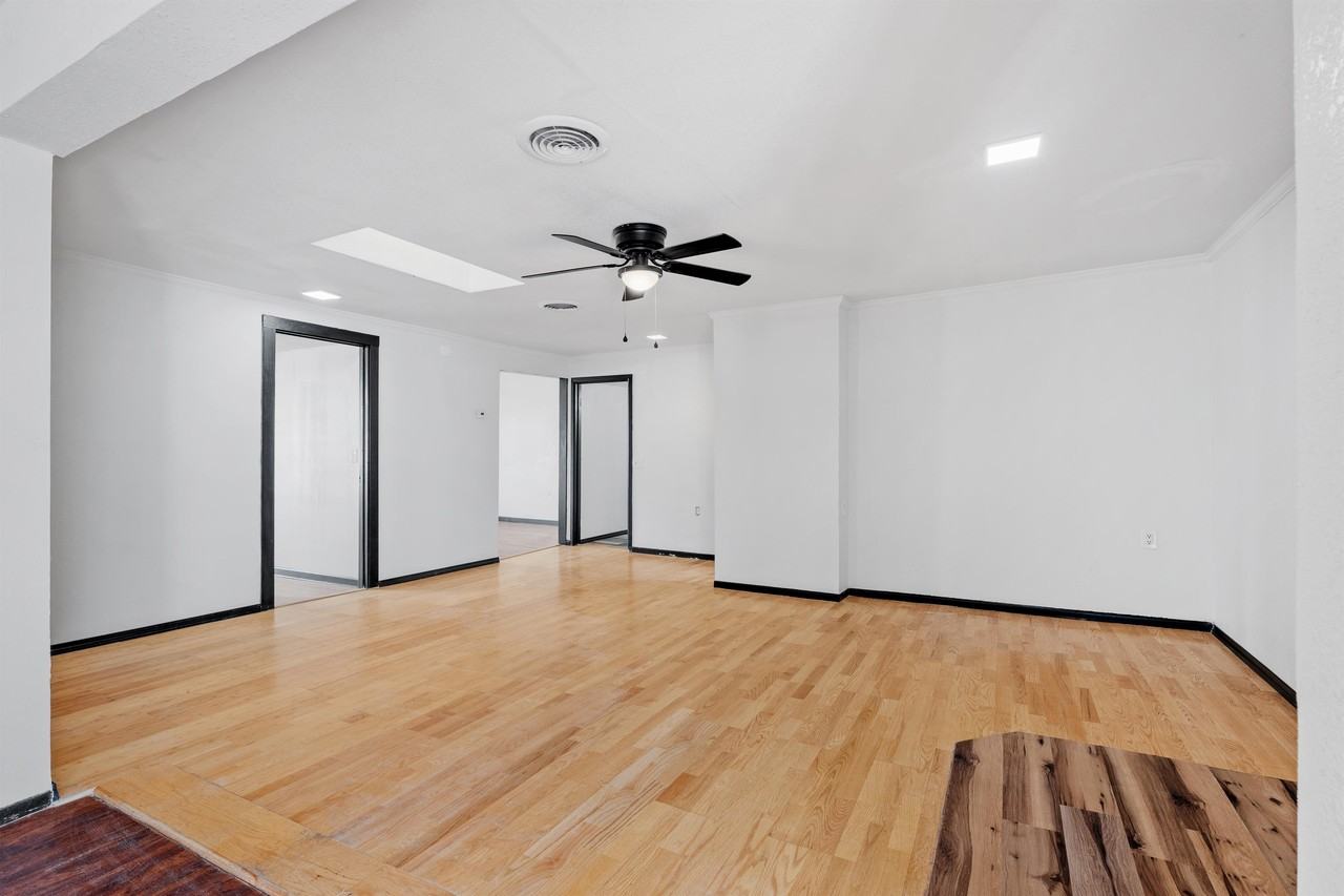 216 S Avenue D #1 - Photo 7 of 11