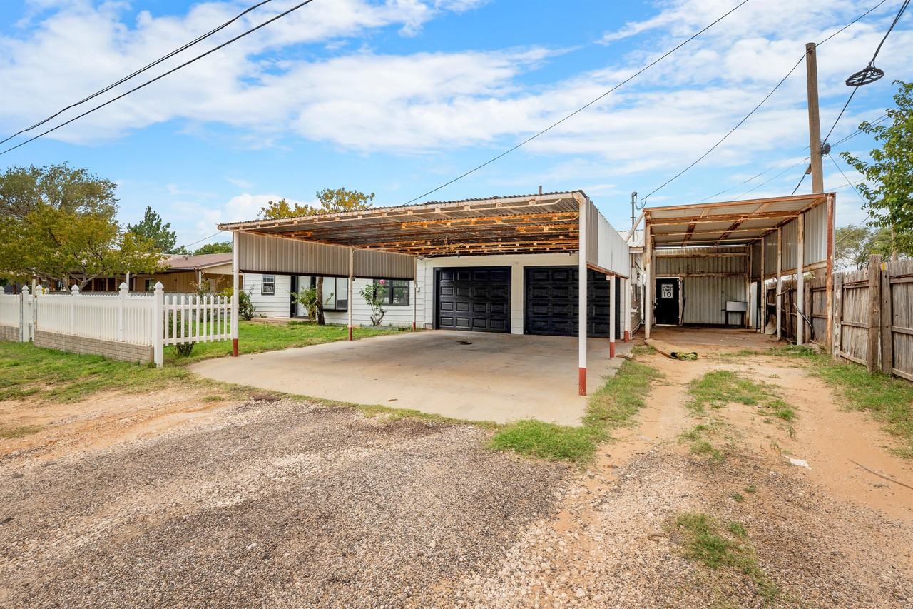 216 S Avenue D Rear #2 - Photo 2 of 11