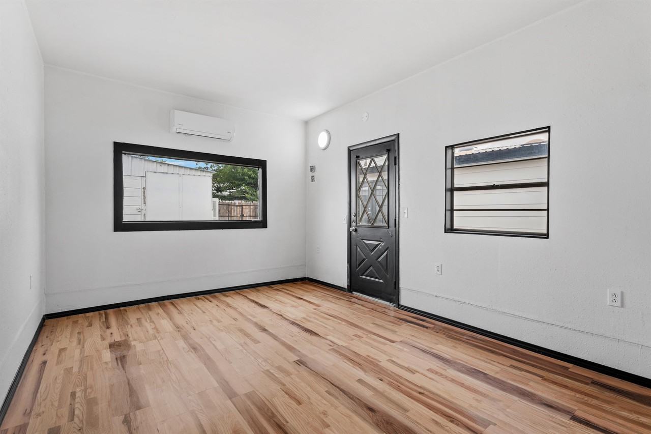 216 S Avenue D Rear #2 - Photo 3 of 11