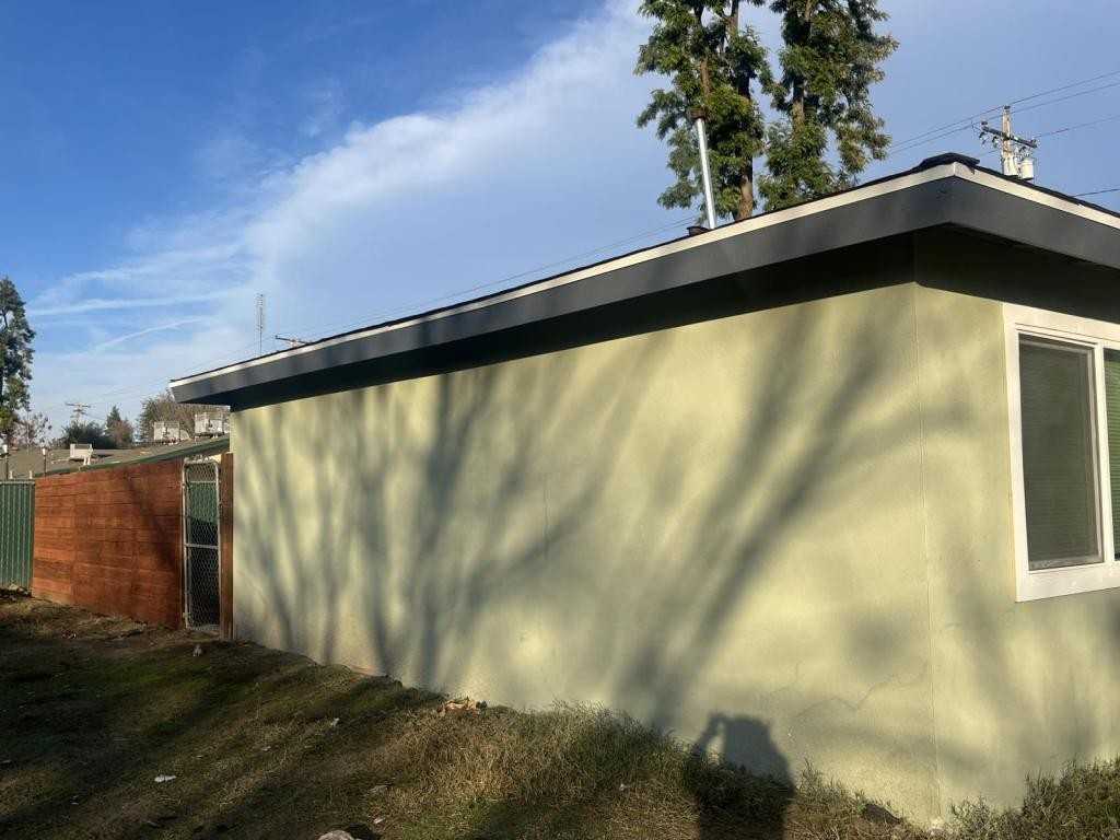 785 S Farmersville Blvd - Photo 3 of 11