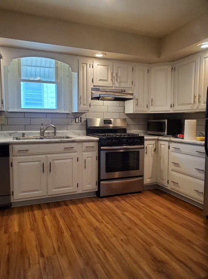 810 E Monroe St - Photo 2 of 8