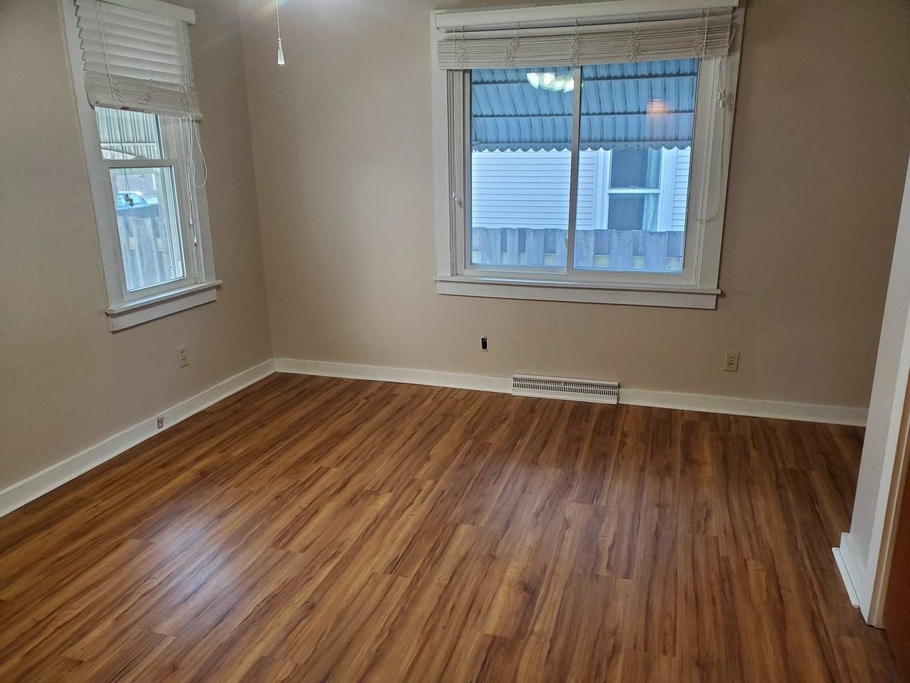 810 E Monroe St - Photo 3 of 8