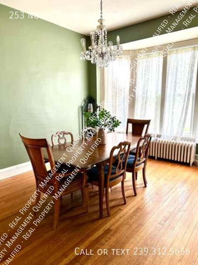 253 N Fremont St - Photo 3 of 11