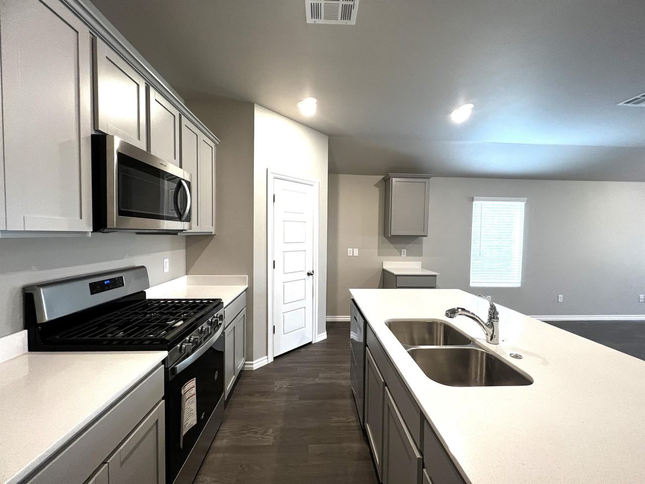 2717 Dennis Dr #1 - Photo 4 of 27