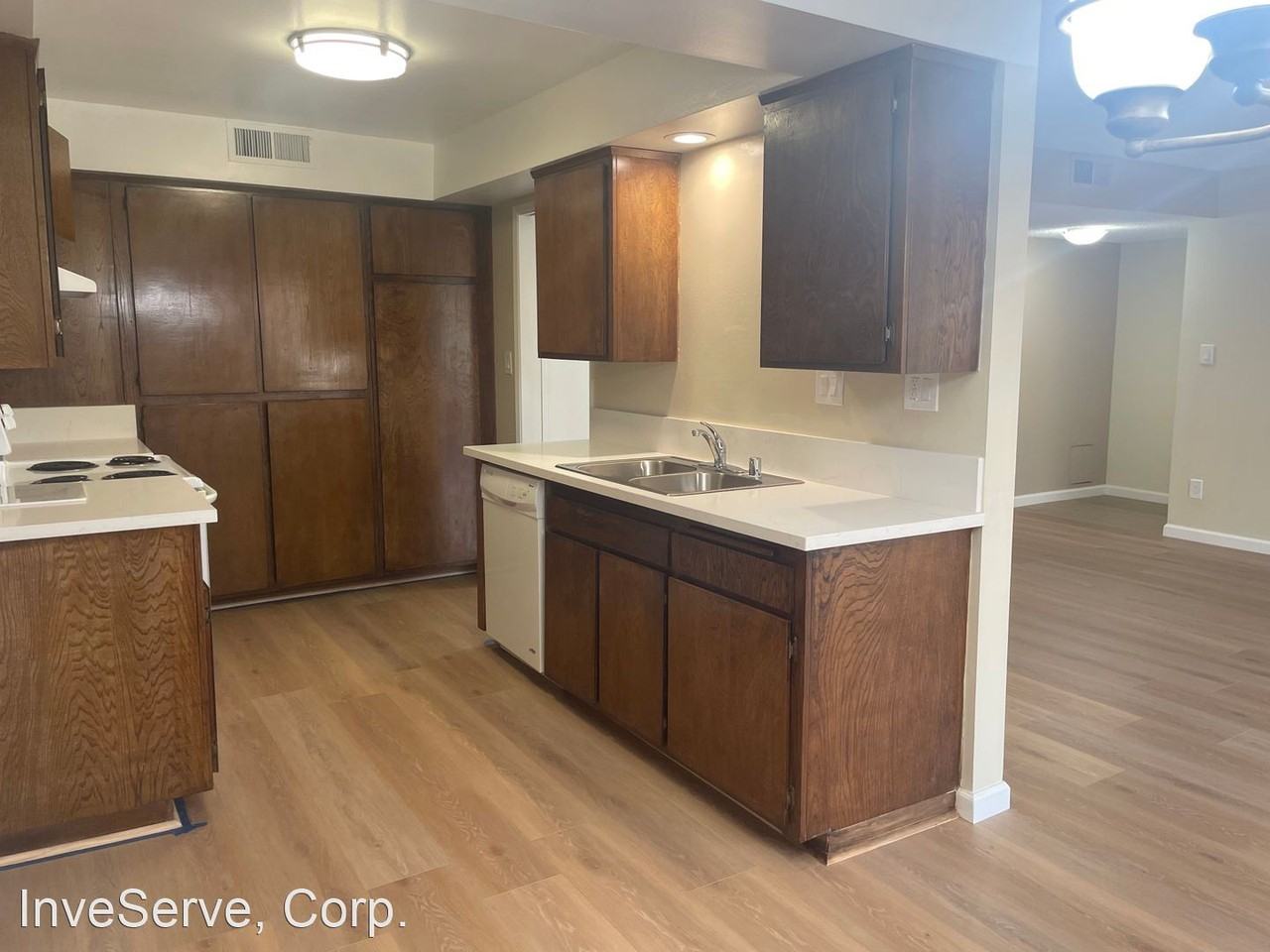 300 W. GRAND - Photo 2 of 34