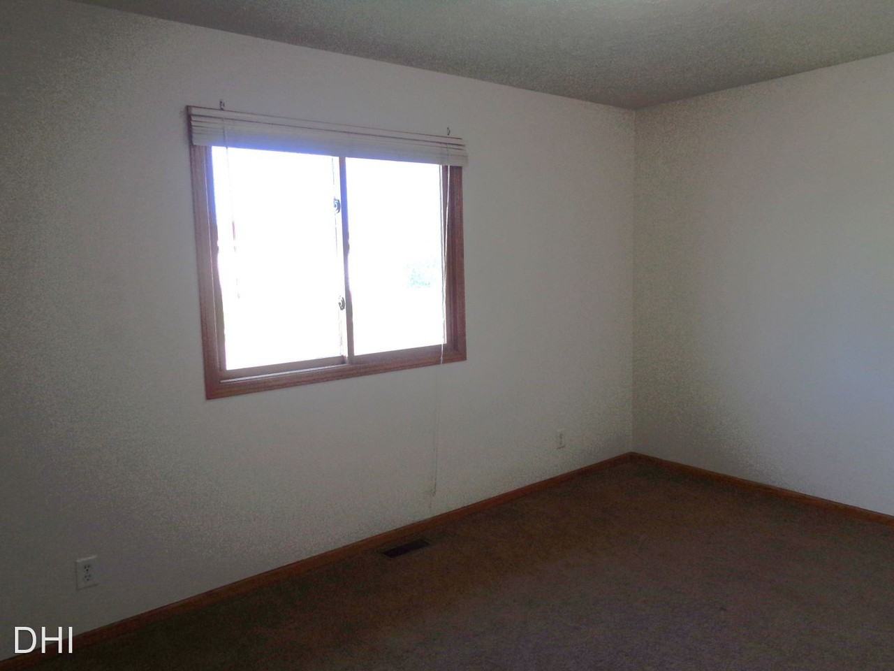 2820 Nw 55th St - Photo 2 of 11