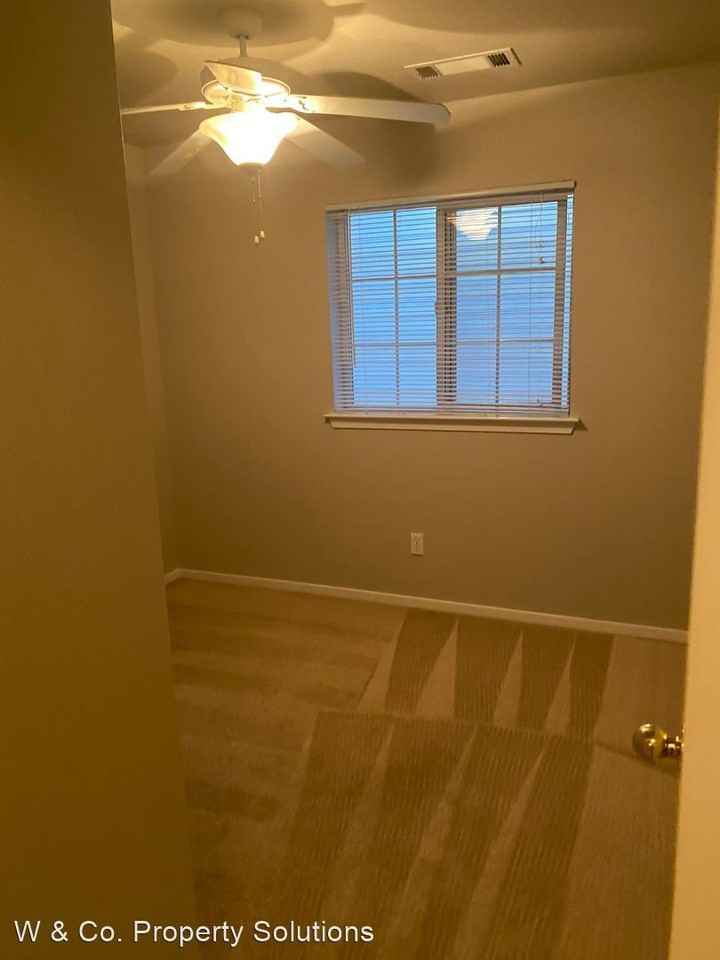 3886 Rhonda Rd - Photo 3 of 17