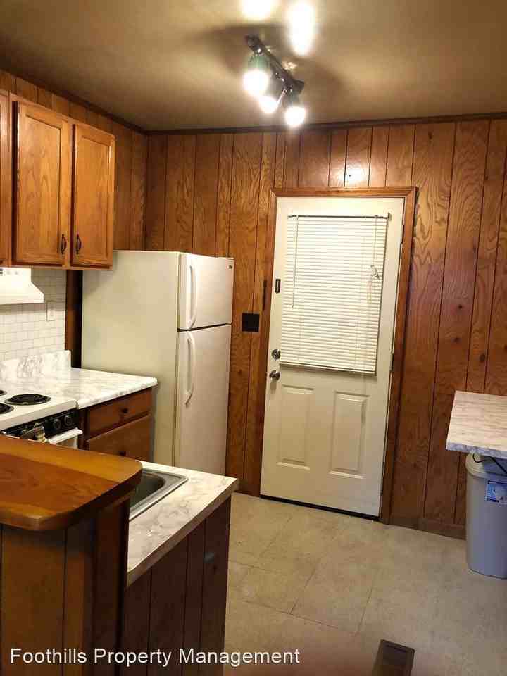 197 W Court St - Photo 3 of 7