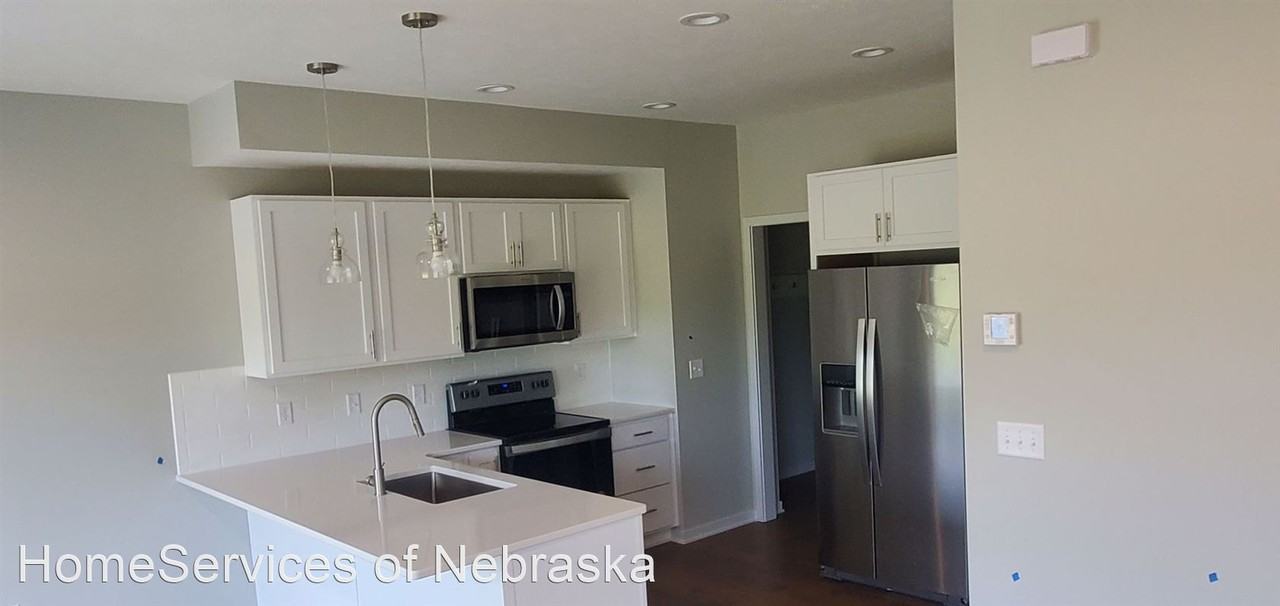 880 Titan Dr - Photo 2 of 19