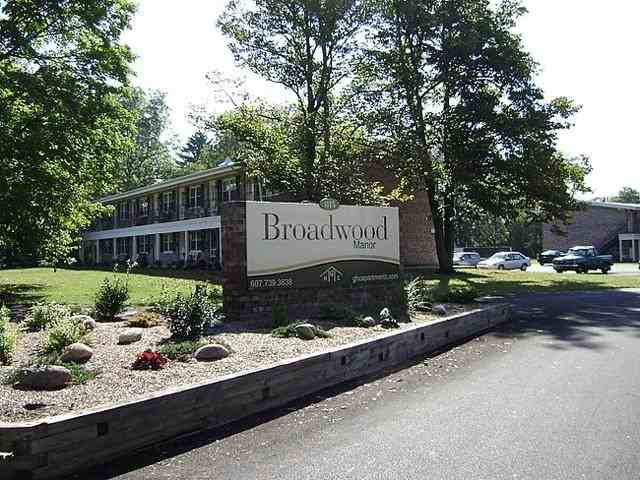 Broadwood Manor - Photo 3 of 7