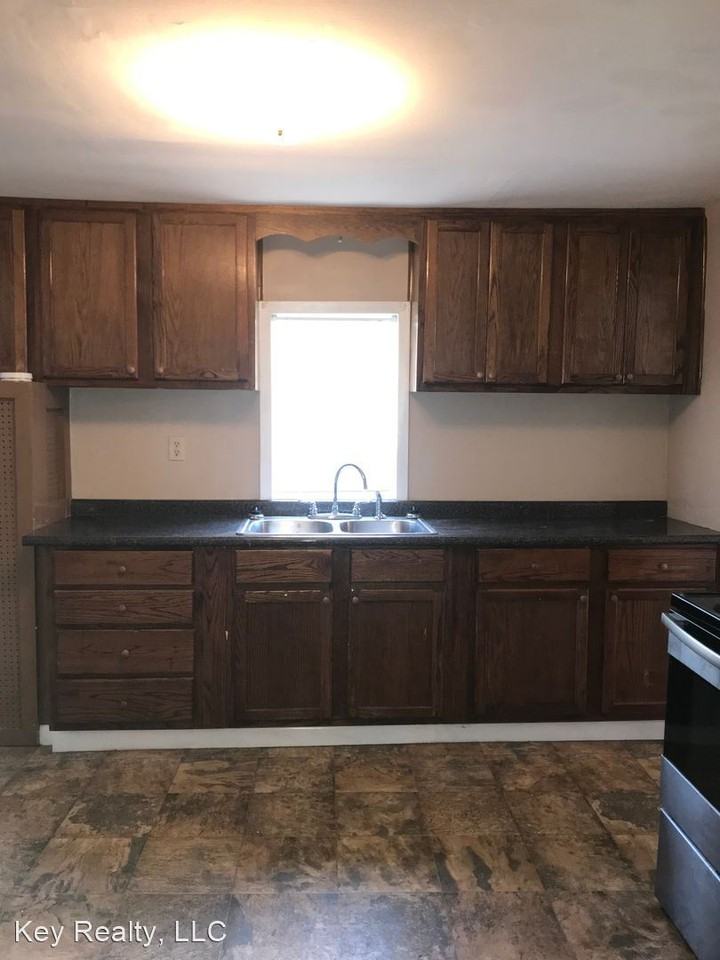 119 Sanders St - Photo 3 of 5