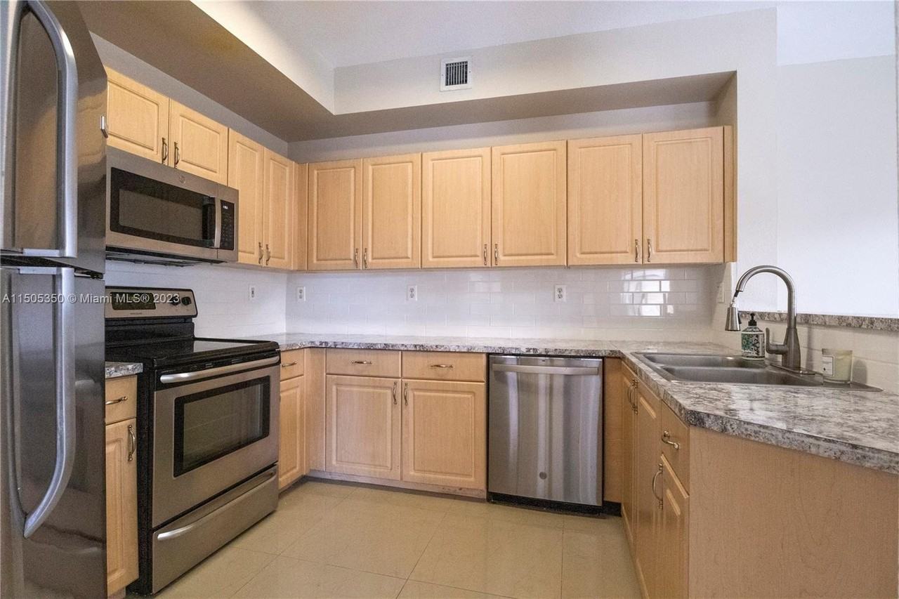 8912 W Flagler St #102 - Photo 3 of 8