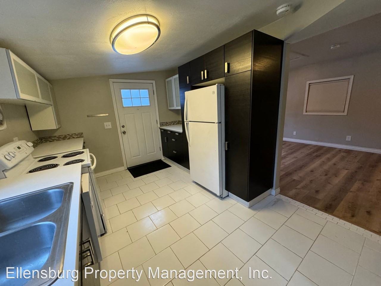 909 E 8th Ave. - Photo 3 of 19