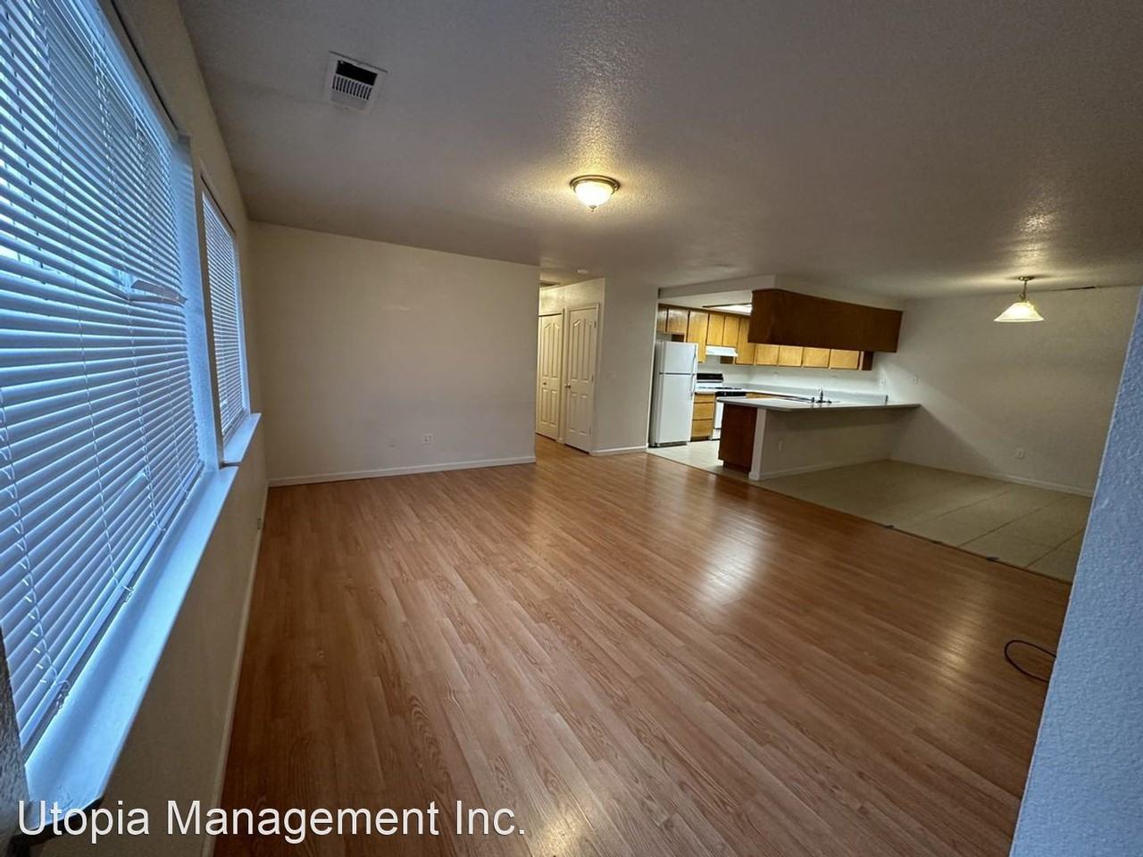 525 Howard Court - Photo 3 of 12