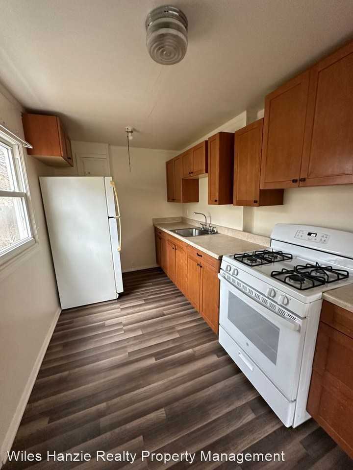 229-231 N Seneca Street - Photo 3 of 5