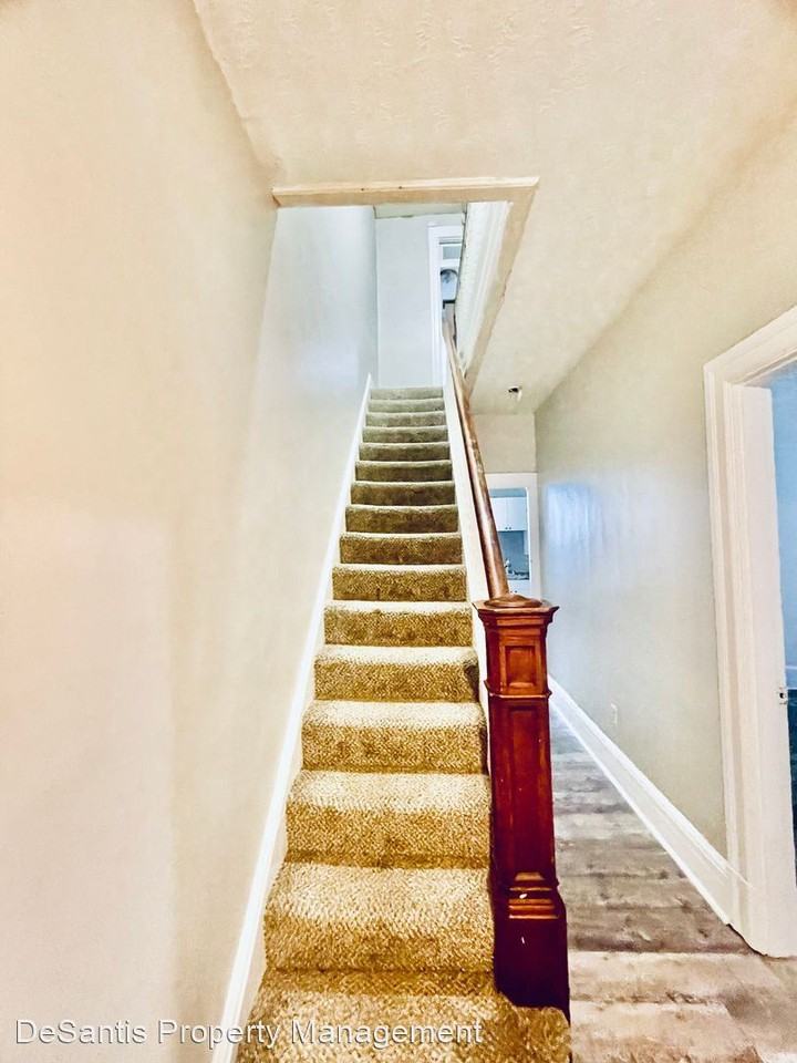 2314 Beelen St - Photo 2 of 39