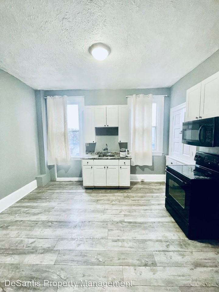 2314 Beelen St - Photo 3 of 39