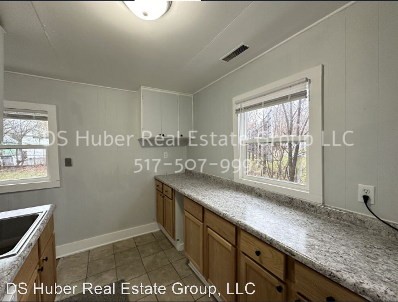 323 S Foster Ave - Photo 2 of 11